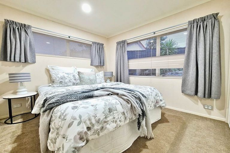 Photo of property in 12 Ironstone Place, Randwick Park, Auckland, 2105