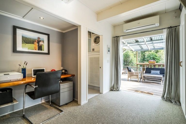 Photo of property in 4 Glenbush Place, Birkenhead, Auckland, 0626