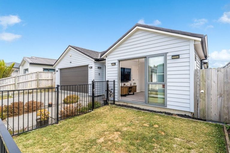 Photo of property in 24 Tarras Road, Kumeu, 0810