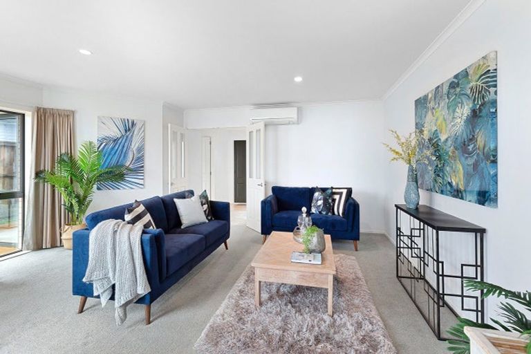 Photo of property in 52 Miles Crescent, Newlands, Wellington, 6037