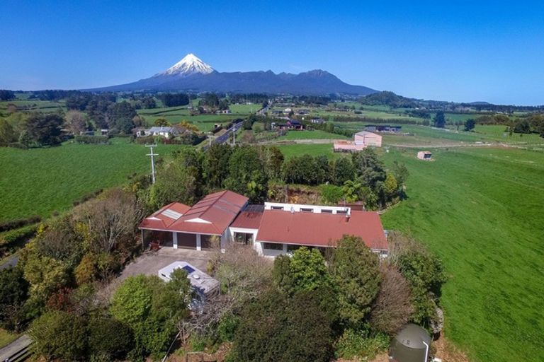 Photo of property in 1042 Carrington Road, Hurworth, New Plymouth, 4371