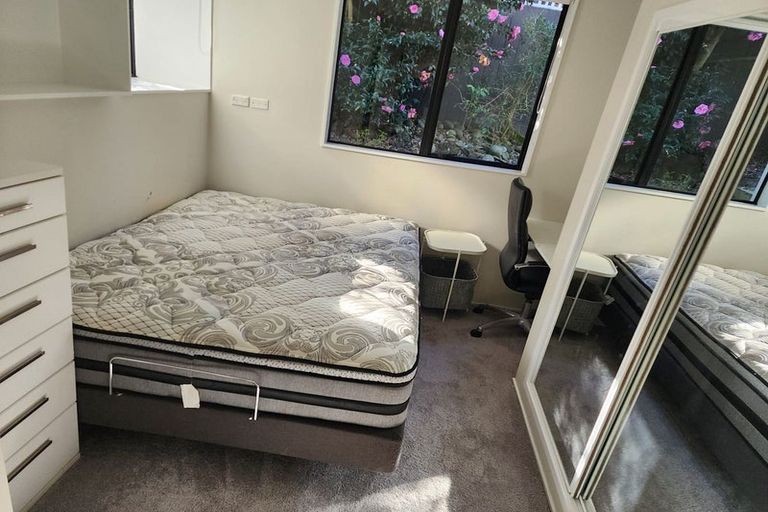 Photo of property in 102 Wiseley Road, West Harbour, Auckland, 0618