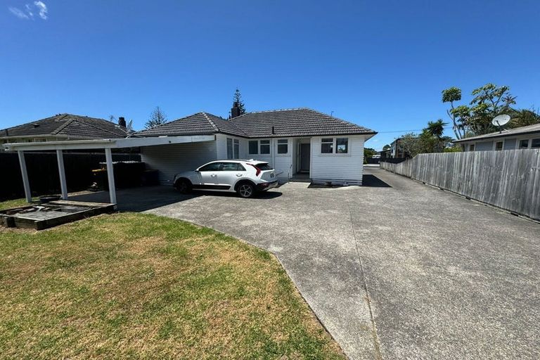 Photo of property in 56 Kelwyn Road, Kelston, Auckland, 0602