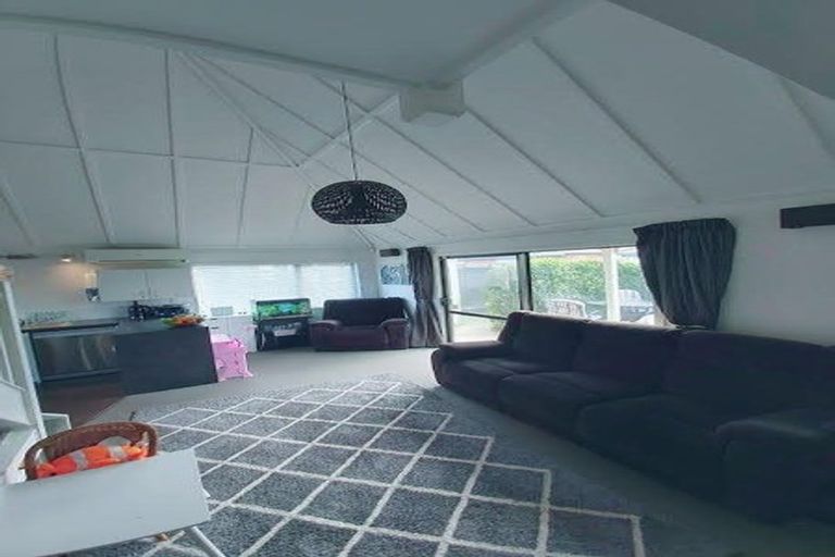 Photo of property in 9/58 Manuroa Road, Takanini, 2112