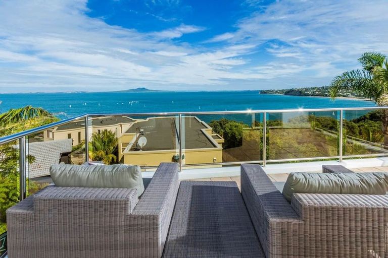 Photo of property in 1/25 Churchill Road, Murrays Bay, Auckland, 0630