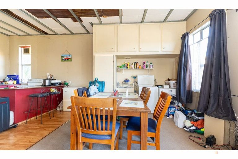 Photo of property in 1 Clifton Terrace, West End, Timaru, 7910