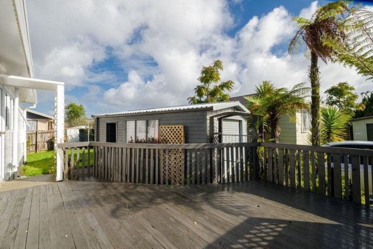 Photo of property in 1/82 Luanda Drive, Ranui, Auckland, 0612