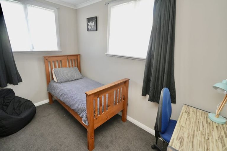 Photo of property in 8 Bristol Crescent, Roslyn, Palmerston North, 4414