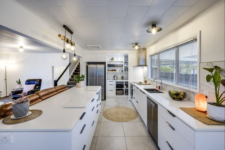 Photo of property in 9 Lowther Place, Taradale, Napier, 4112