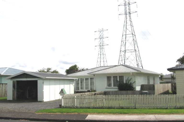 Photo of property in 16 Grainger Road, Te Atatu South, Auckland, 0610
