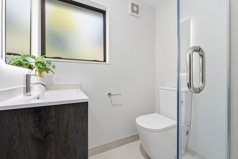 Photo of property in 2 Seaford Place, Murrays Bay, Auckland, 0630