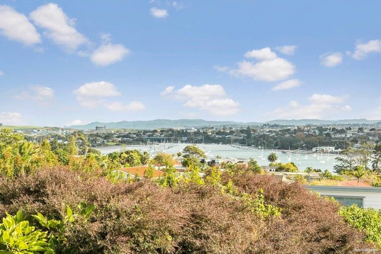 Photo of property in 12 Suzetta Place, Sunnyhills, Auckland, 2010