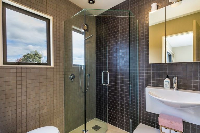 Photo of property in 15 Napier Road, Hilltop, Taupo, 3330