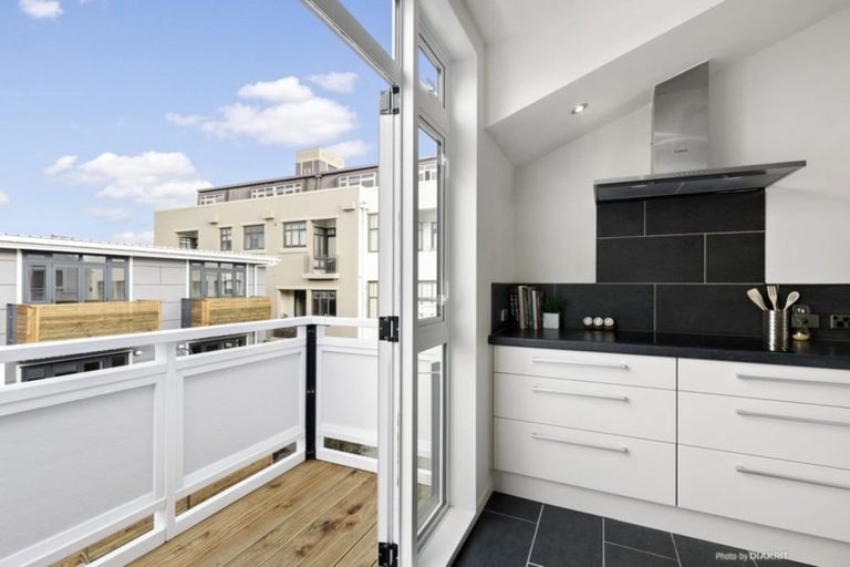 Photo of property in Pirie Street Townhouses, 19/35 Pirie Street, Mount Victoria, Wellington, 6011