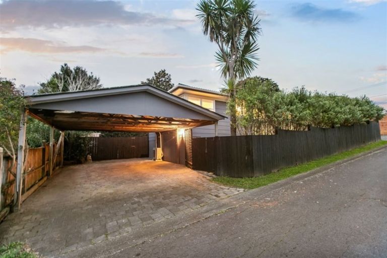 Photo of property in 2/32a Sunnynook Road, Sunnynook, Auckland, 0620