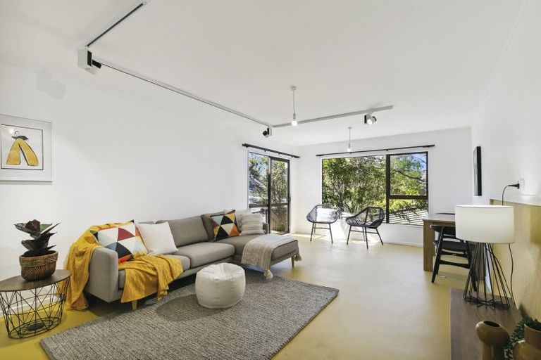 Photo of property in 7 Saint Aidans Way, Tawa, Wellington, 5028