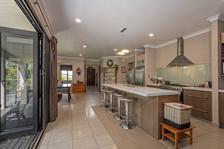 Photo of property in 60 Ruapehu Drive, Fitzherbert, Palmerston North, 4410