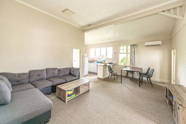 Photo of property in 16 Aotea Street, Castlecliff, Whanganui, 4501