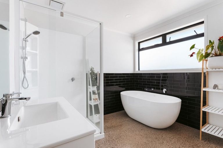 Photo of property in 2 Kotare Drive, Coastlands, Whakatane, 3120