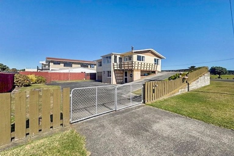 Photo of property in 34 Linklater Avenue, Foxton Beach, Foxton, 4815