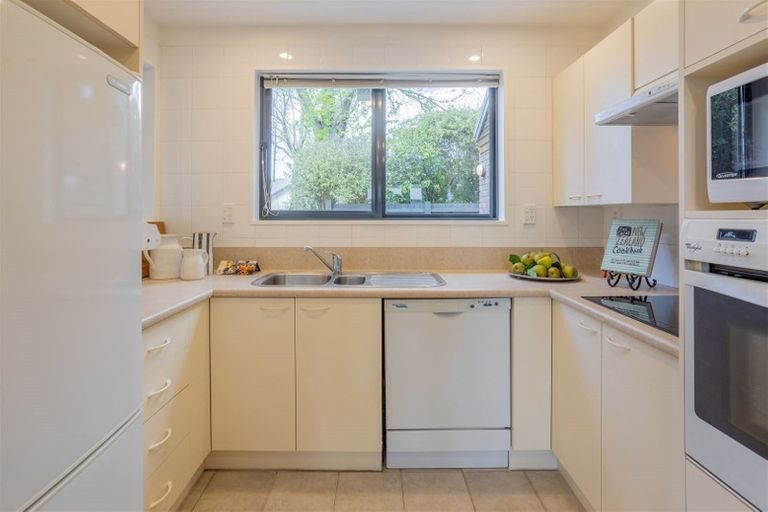 Photo of property in 2 Harrods Court, Ilam, Christchurch, 8053