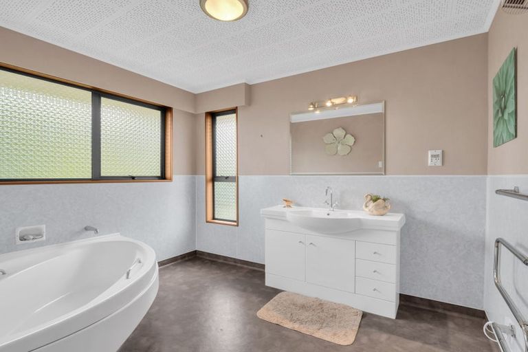 Photo of property in 10 Pollen Street, Woodville, 4920