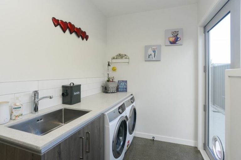 Photo of property in 80 Orotu Drive, Poraiti, Napier, 4112