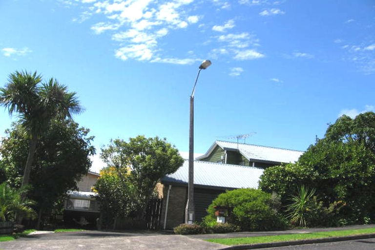 Photo of property in 1 Tiri View Place, Waiake, Auckland, 0630