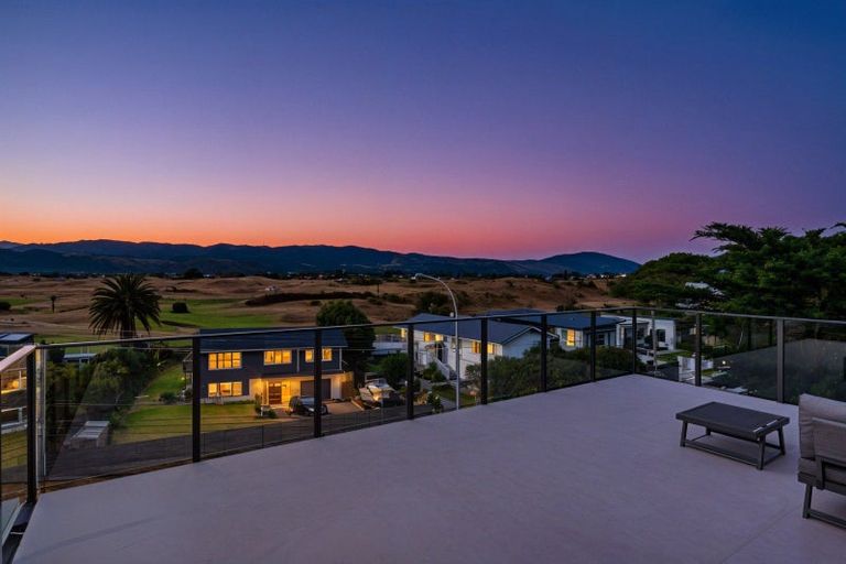 Photo of property in 55a Golf Road, Paraparaumu Beach, Paraparaumu, 5032