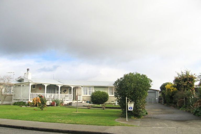 Photo of property in 75 Folkestone Drive, Flaxmere, Hastings, 4120