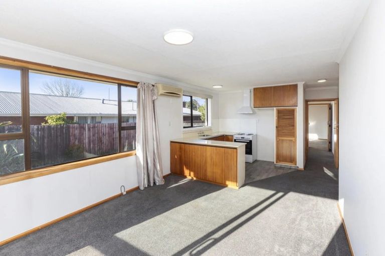 Photo of property in 11 Eglinton Street, Avondale, Christchurch, 8061