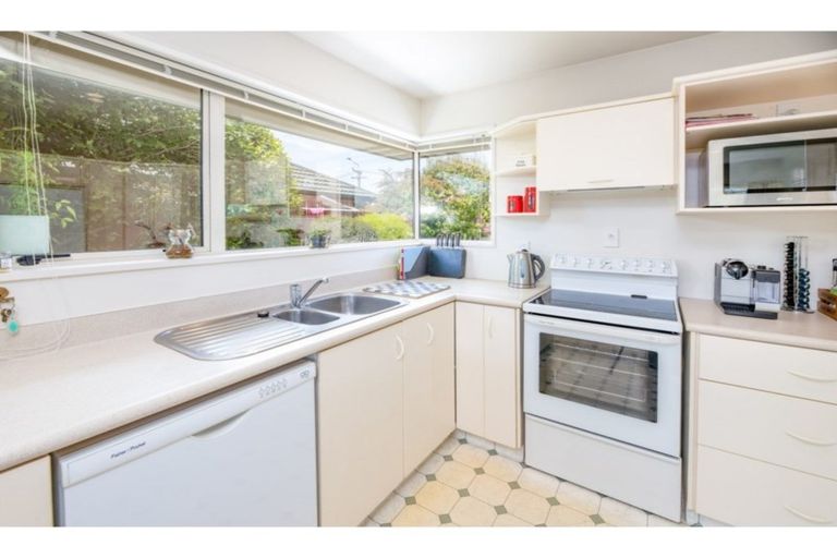 Photo of property in 3 Farquhars Road, Redwood, Christchurch, 8051