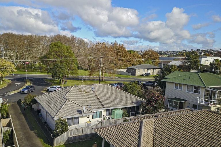 Photo of property in 63 Ngatai Road, Otumoetai, Tauranga, 3110