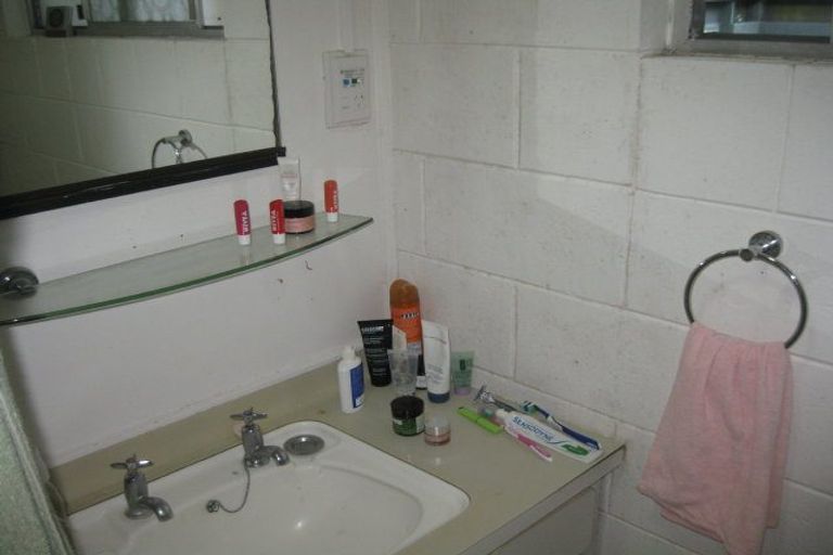 Photo of property in 2/219 Grant Road, Thorndon, Wellington, 6011