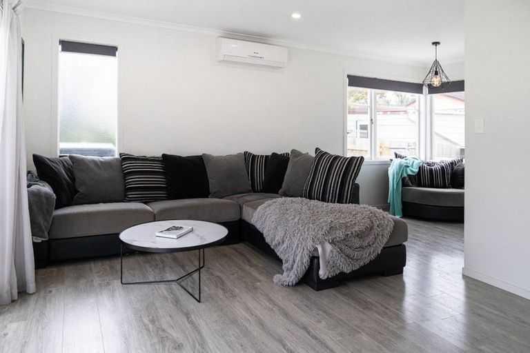 Photo of property in 1/18 Crosby Road, West Harbour, Auckland, 0618