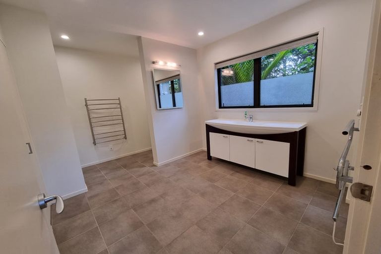 Photo of property in 22 Learmonth Avenue, Birkenhead, Auckland, 0626