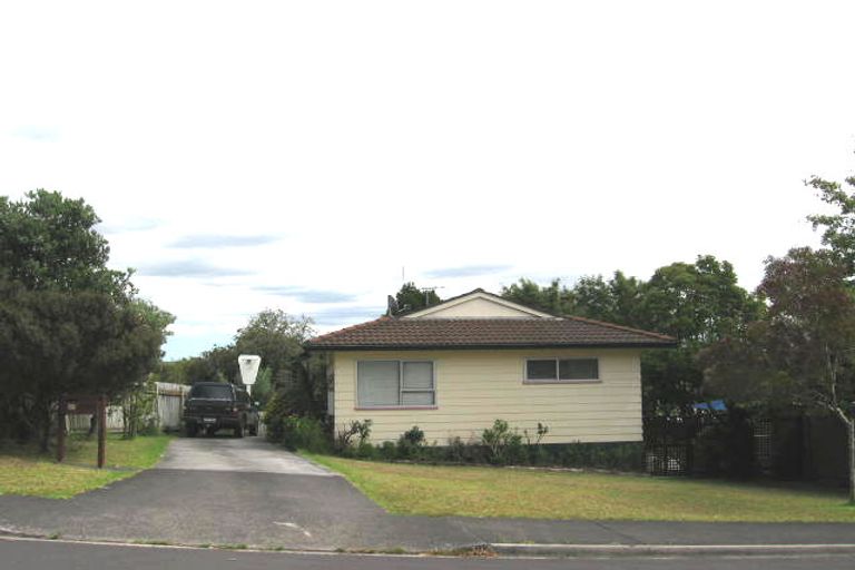 Photo of property in 28 Santiago Crescent, Unsworth Heights, Auckland, 0632