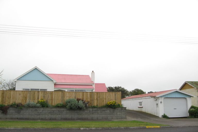 Photo of property in 65 Cracroft Street, Waitara, 4320