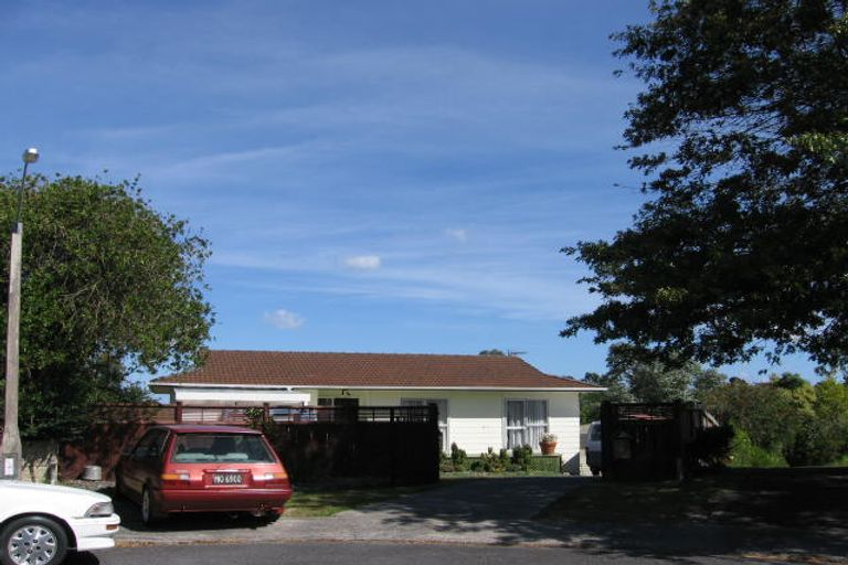 Photo of property in 8 Mowbray Place, Sunnynook, Auckland, 0620