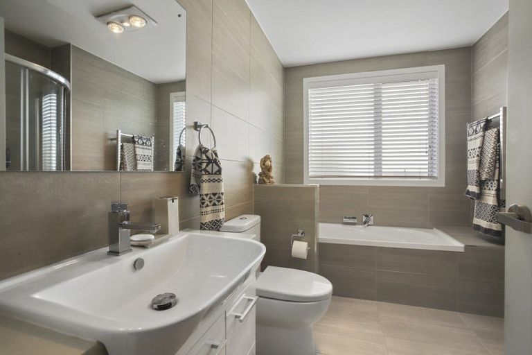 Photo of property in 10 Ararata Lane, Mangere Bridge, Auckland, 2022