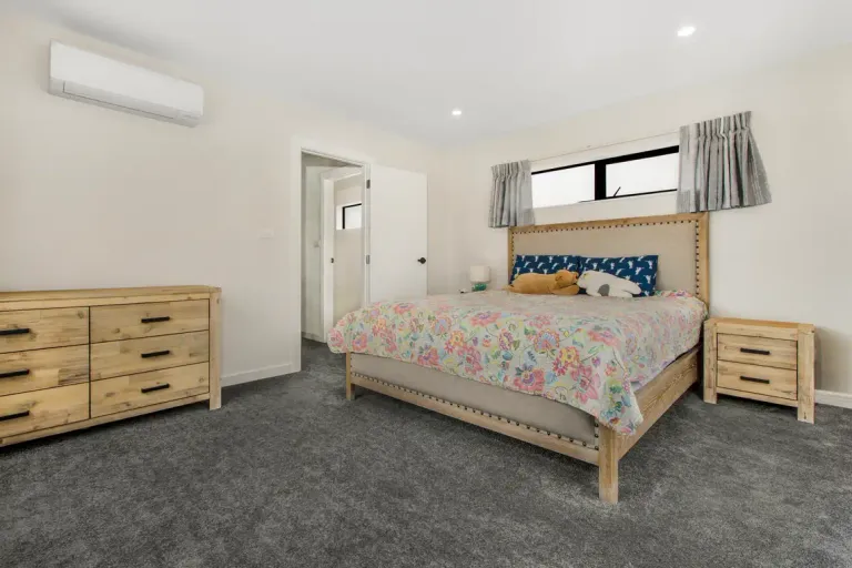 Photo of property in 1 Barrique Road, Kumeu, 0810