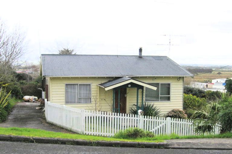 Photo of property in 38 Porter Crescent, Helensville, 0800