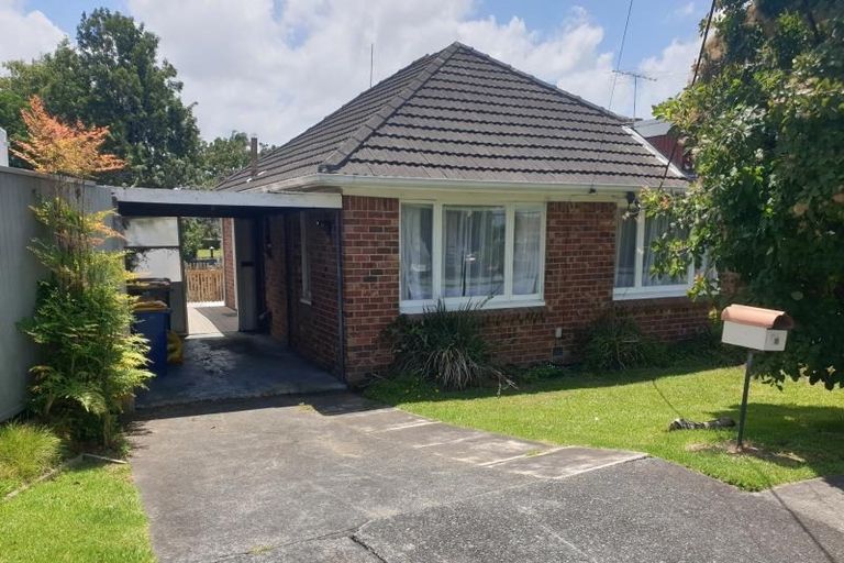 Photo of property in 18 Heath Avenue, Northcote, Auckland, 0627