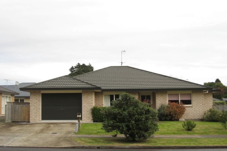 Photo of property in 24 Tararua Street, Paraparaumu, 5032