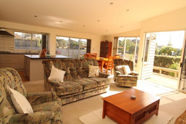 Photo of property in 100 Kauri Crescent, Matarangi, Whitianga, 3592