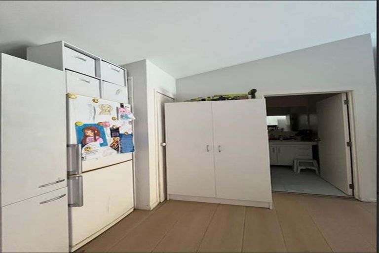 Photo of property in 24 Bond Crescent, Forrest Hill, Auckland, 0620