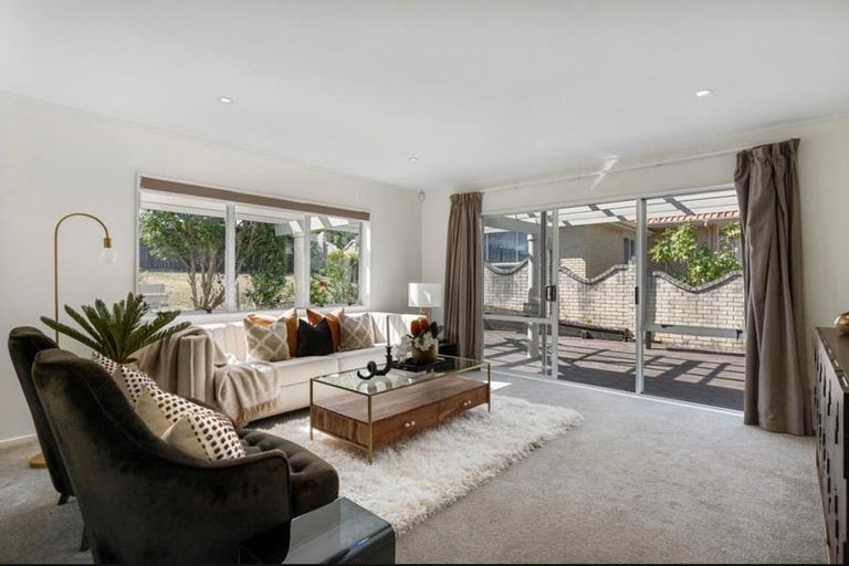 Photo of property in 16 Whitford Road, Howick, Auckland, 2014