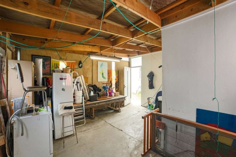 Photo of property in 17 De Lautour Road, Kaiti, Gisborne, 4010