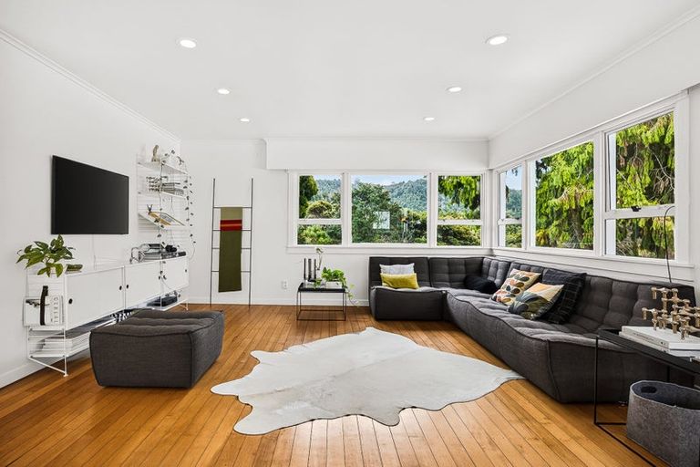 Photo of property in 6 Walker Road, Henderson Valley, Auckland, 0612