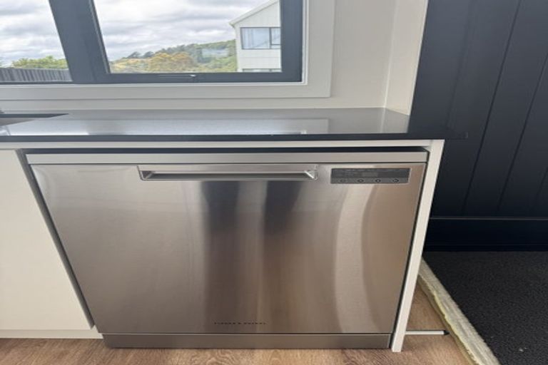 Photo of property in 7 Kumai Lane, Wallaceville, 5018